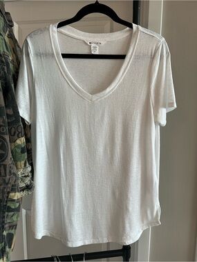 ATHLETA Breezy Scoop V Neck Tee in White size Medium